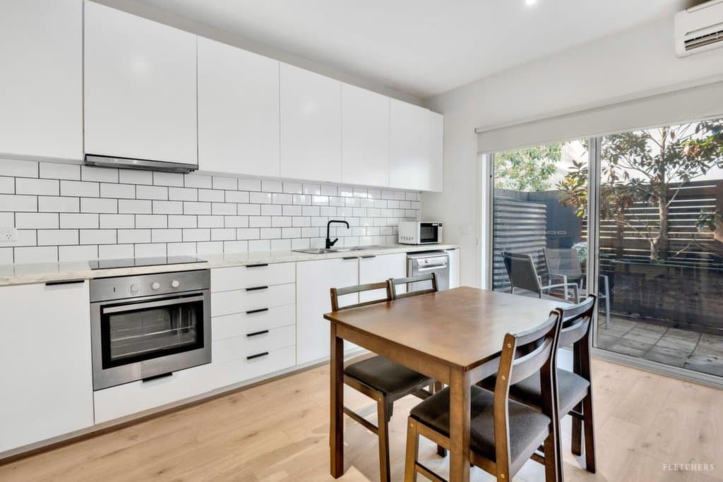 8 Grasstree Way, Bundoora - Thumbnail 2