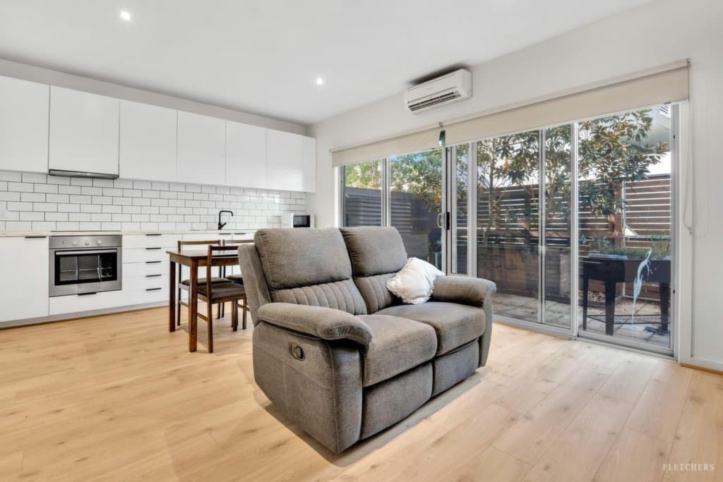 8 Grasstree Way, Bundoora - Thumbnail 3