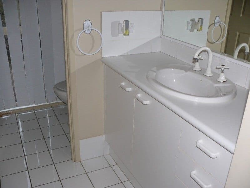13 Leyshon Court, BONOGIN QLD 4213, Bonogin - Thumbnail 5