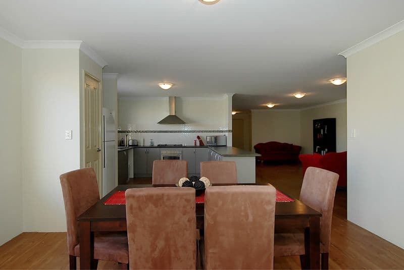 10 Yaroomba Place, CLARKSON WA 6030, Clarkson - Thumbnail 4