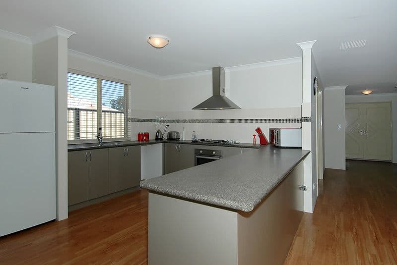 10 Yaroomba Place, CLARKSON WA 6030, Clarkson - Thumbnail 6