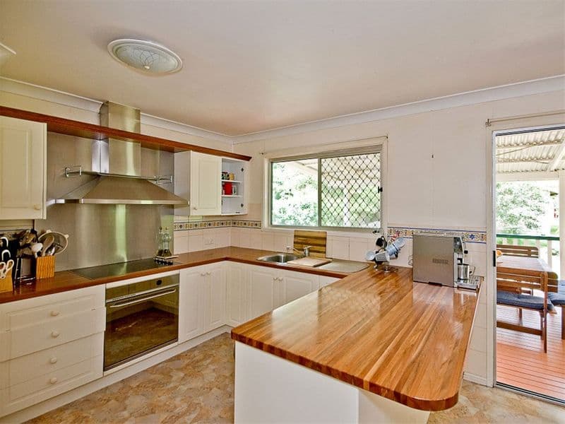 7 Caronga Street, WAVELL HEIGHTS QLD 4012, Wavell Heights - Thumbnail 2