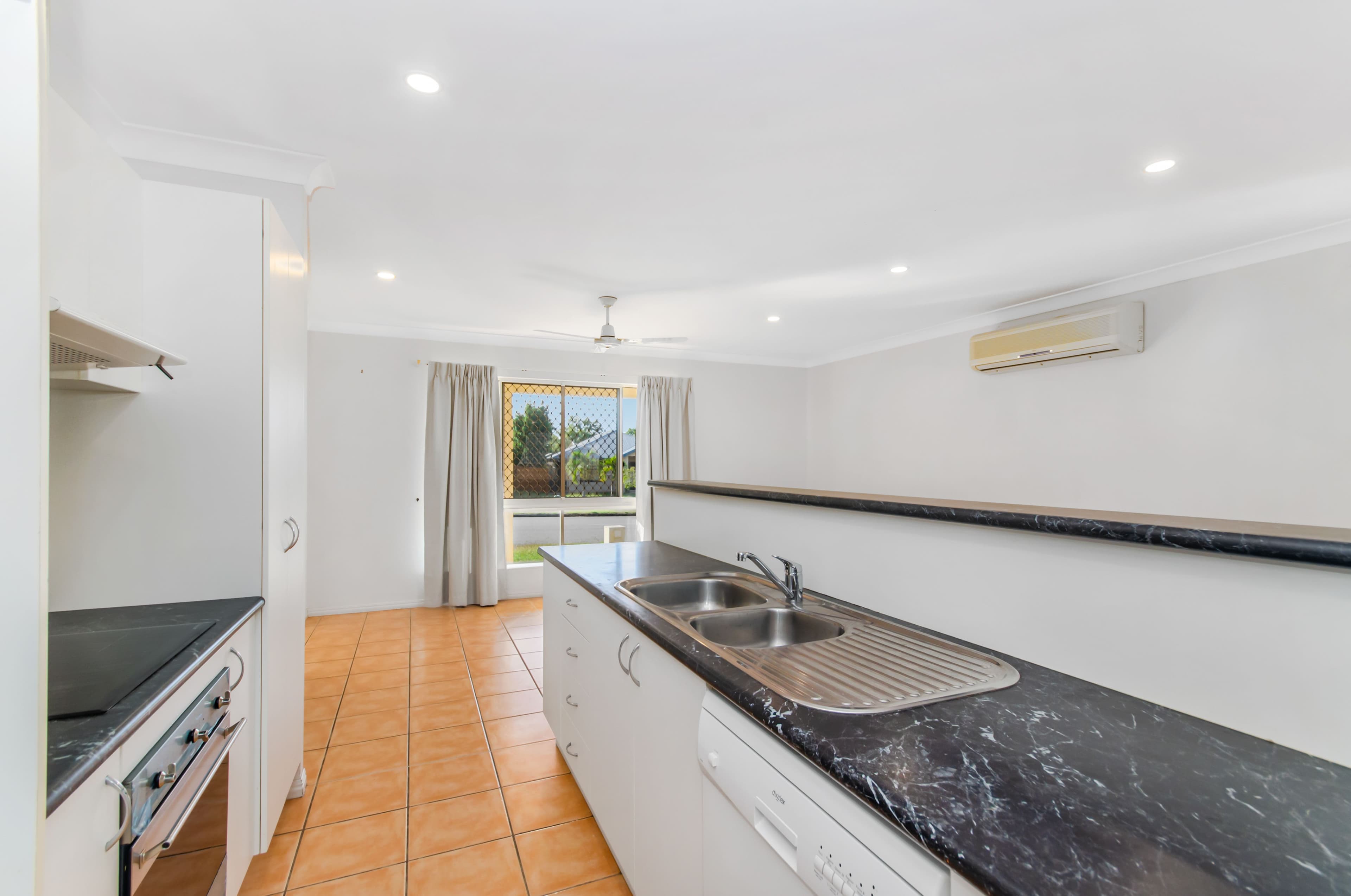 26 Crestbrook Drive, Mount Louisa QLD 4814, Mount Louisa - Thumbnail 3