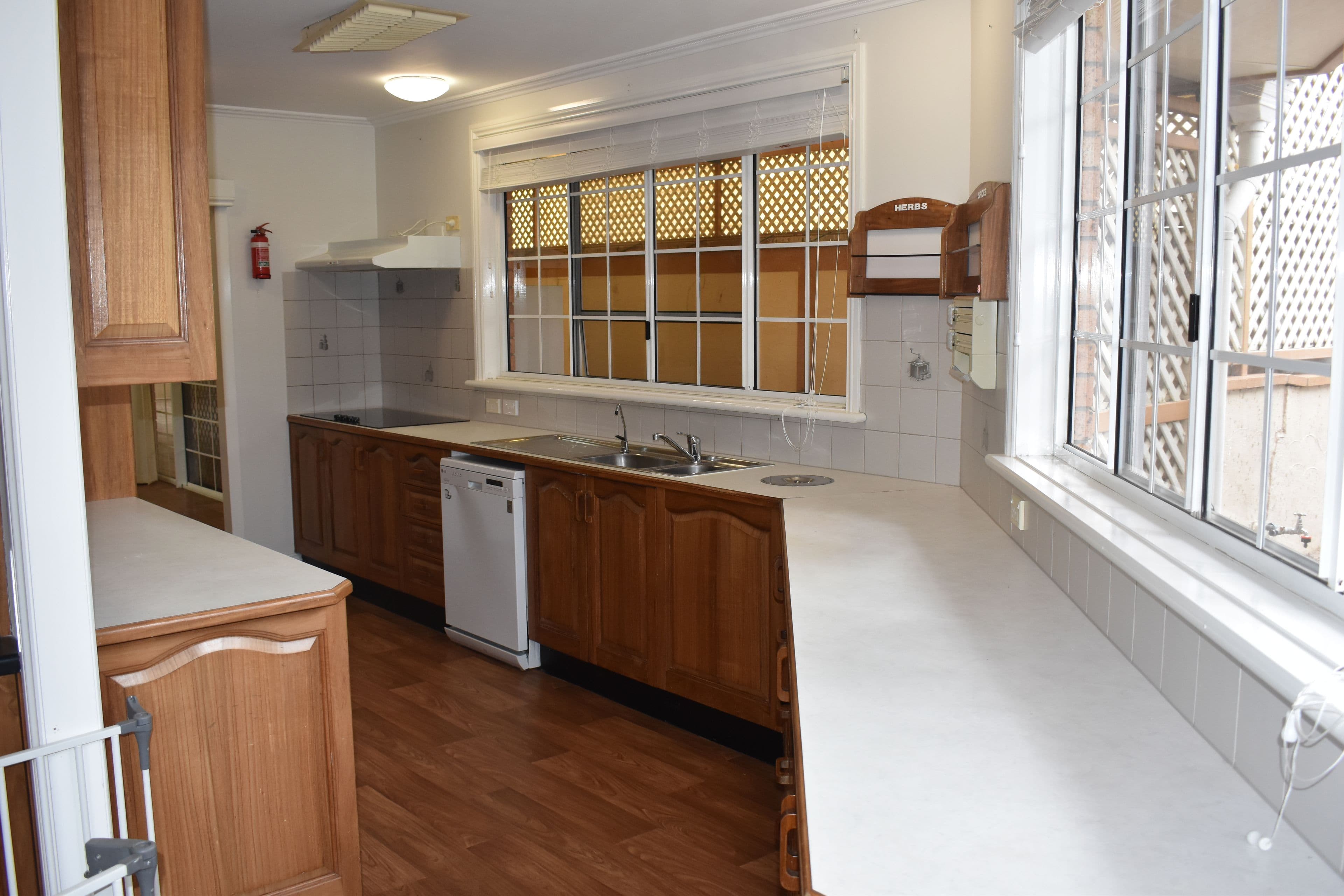 63 Loch Street, Emerald QLD 4720, Emerald - Thumbnail 3