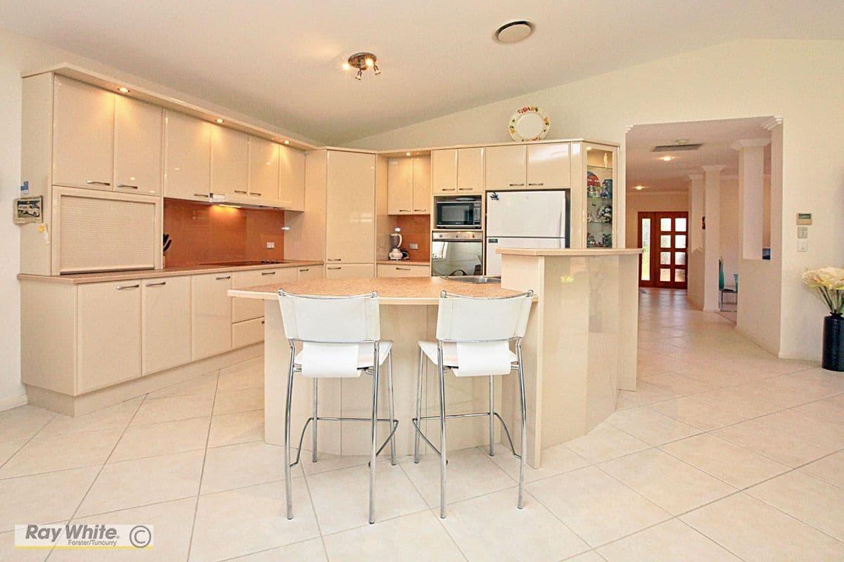 42 Wamara Crescent, Forster - Image 1