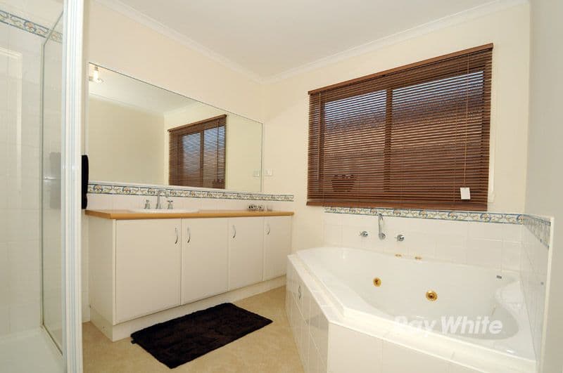 41 Eucumbene Drive, BERWICK VIC 3806, Berwick - Thumbnail 7