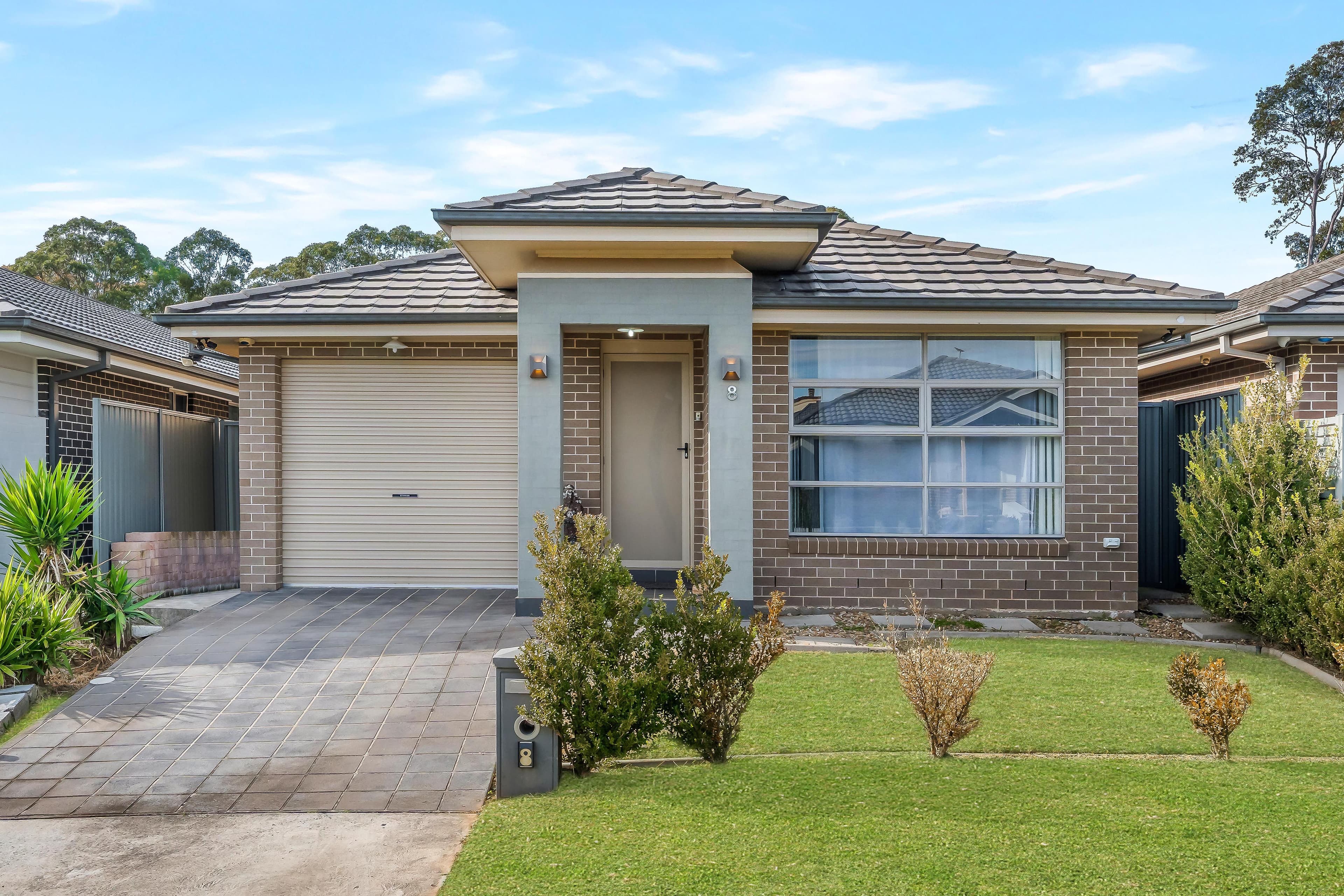 8 SHORTBRIDGE Avenue, Middleton Grange NSW 2171, Middleton Grange - Thumbnail 2
