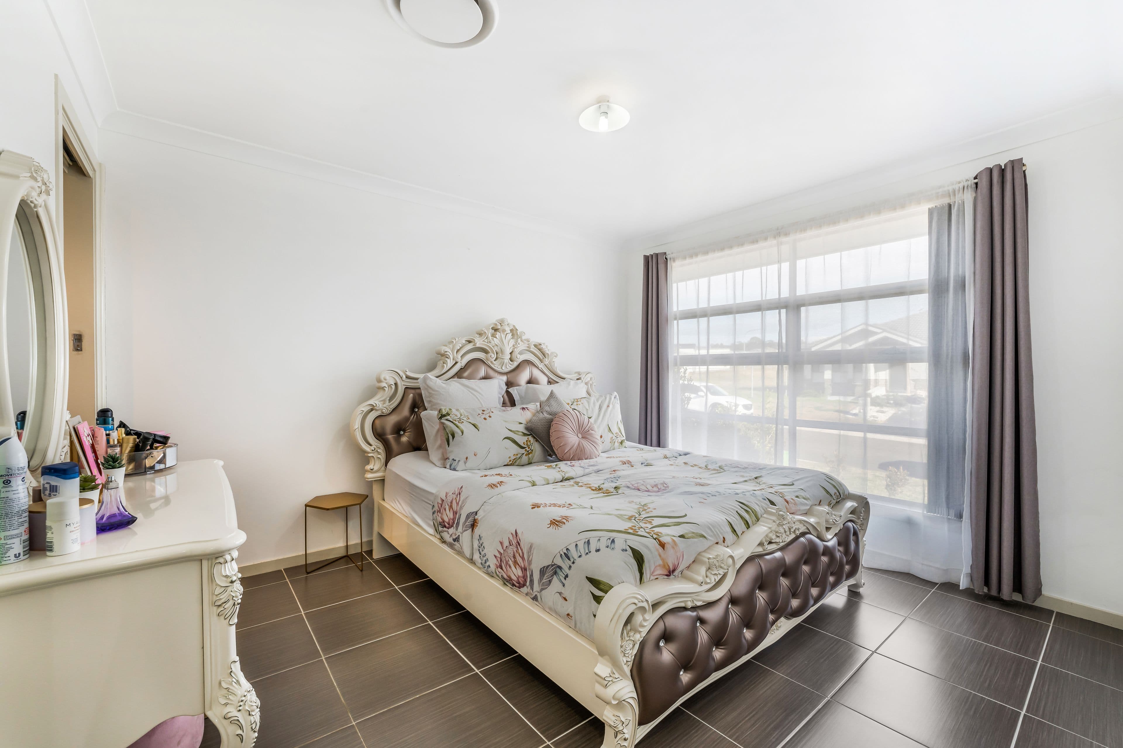 8 SHORTBRIDGE Avenue, Middleton Grange NSW 2171, Middleton Grange - Thumbnail 3