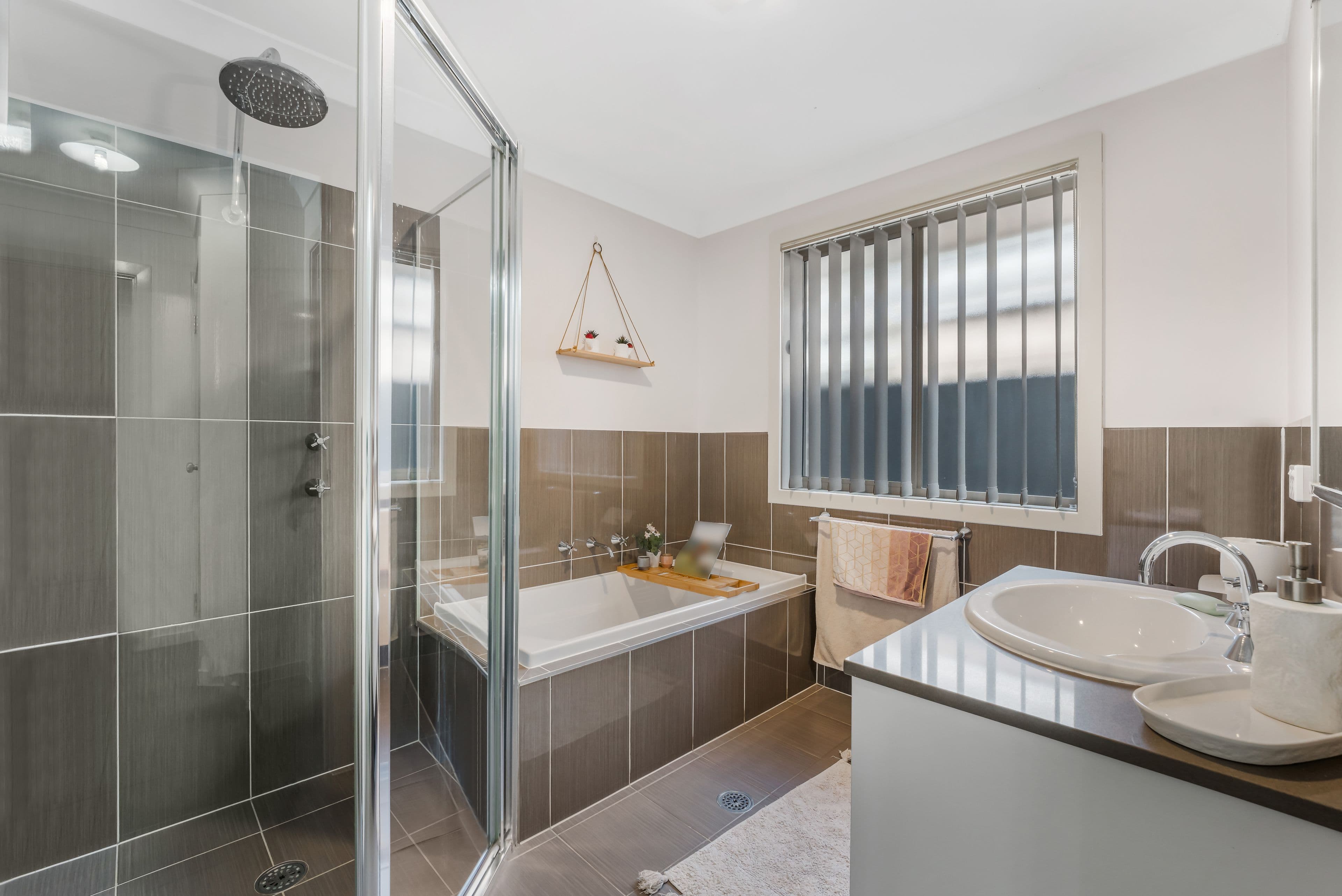8 SHORTBRIDGE Avenue, Middleton Grange NSW 2171, Middleton Grange - Thumbnail 7