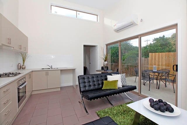 15 Chaleyer Street, RESERVOIR VIC 3073, Reservoir - Thumbnail 2