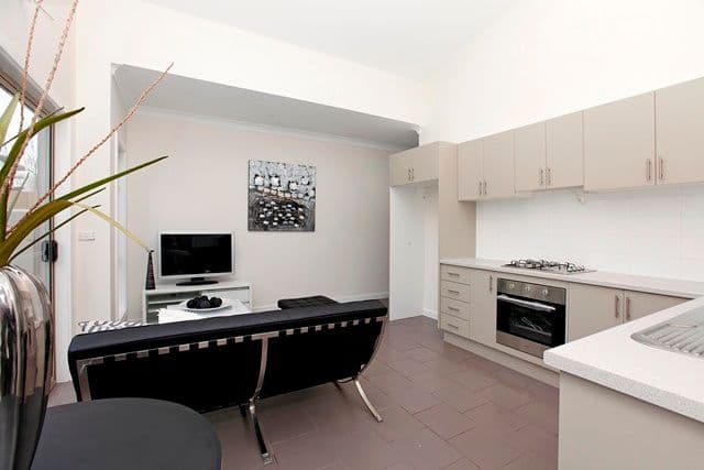 15 Chaleyer Street, RESERVOIR VIC 3073, Reservoir - Thumbnail 3