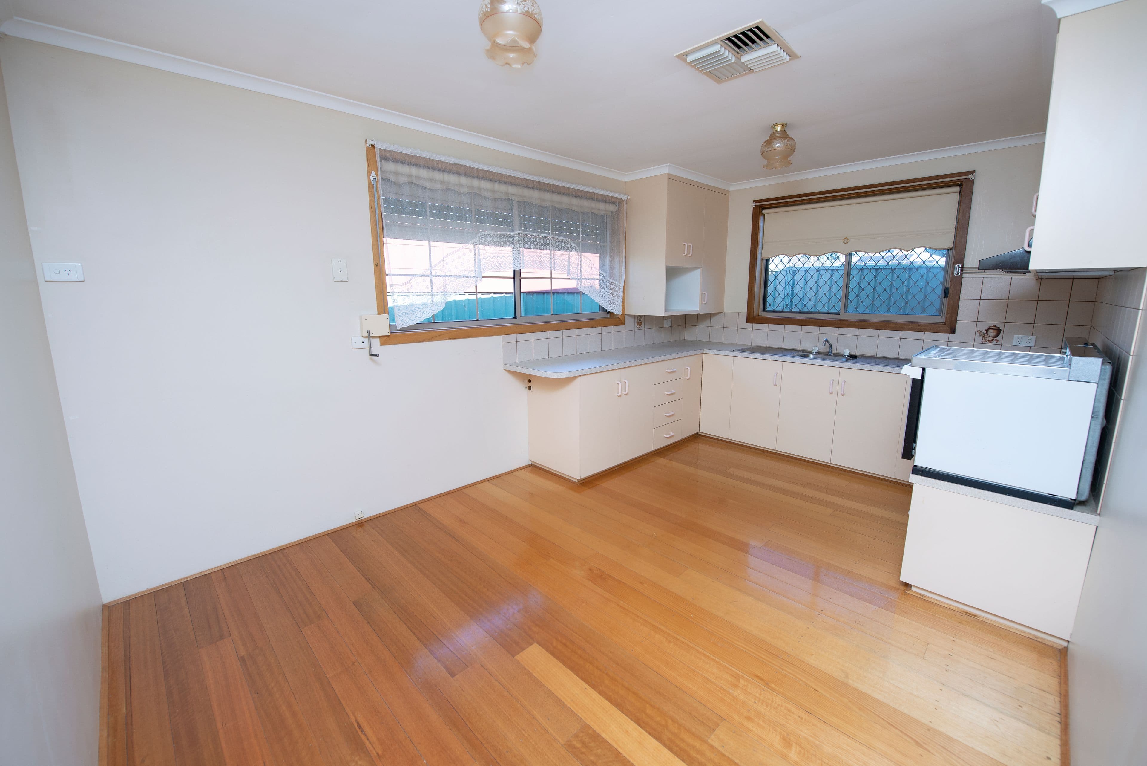 14 Makepeace Street, Swan Hill VIC 3585, Swan Hill - Thumbnail 2