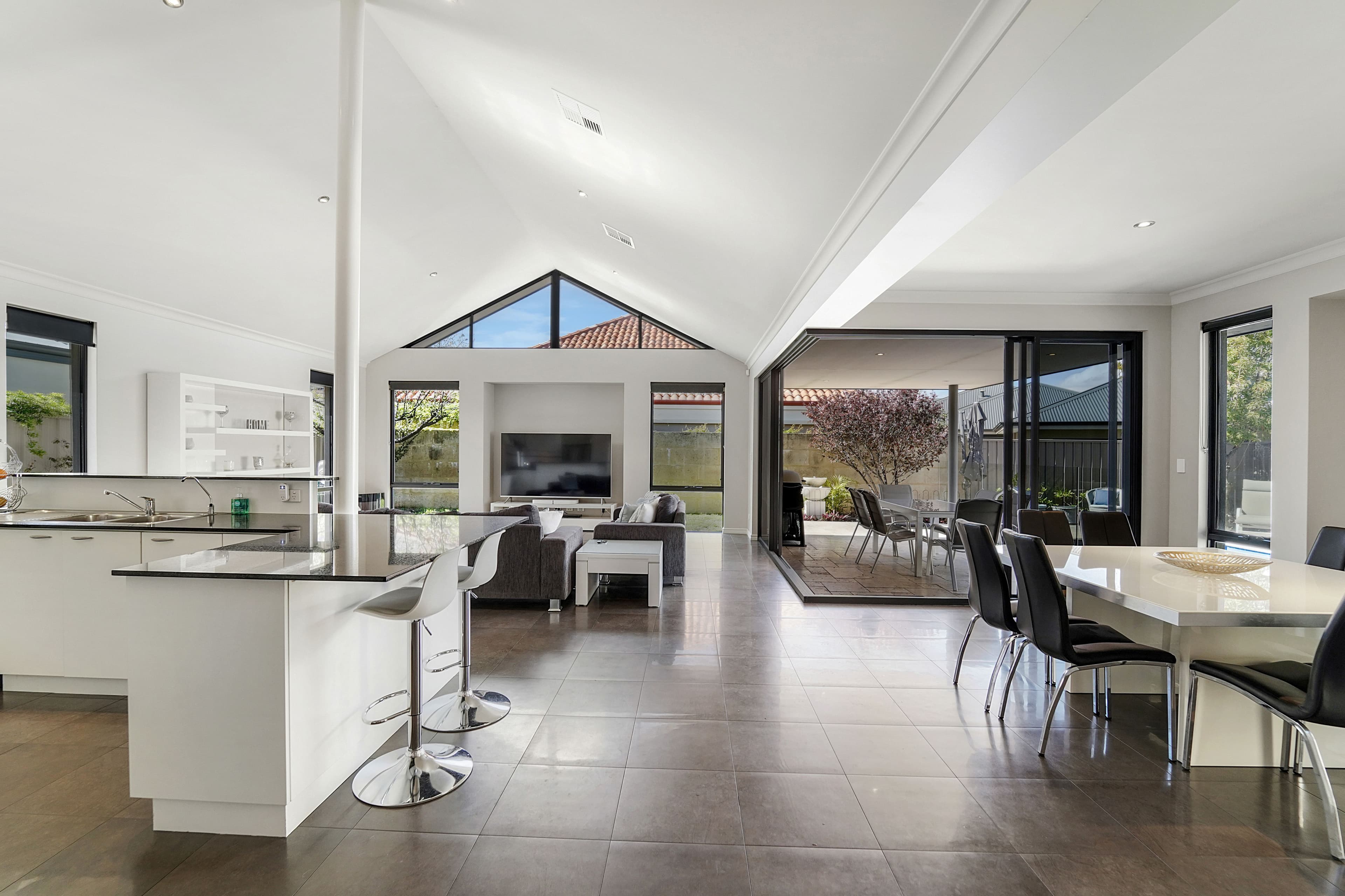 11 Calabria Way, Stirling WA 6021, Stirling - Thumbnail 3