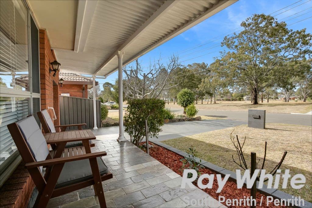 15 Carinda Drive, South Penrith - Thumbnail 2