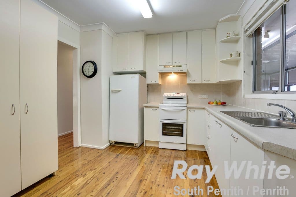 15 Carinda Drive, South Penrith - Thumbnail 4