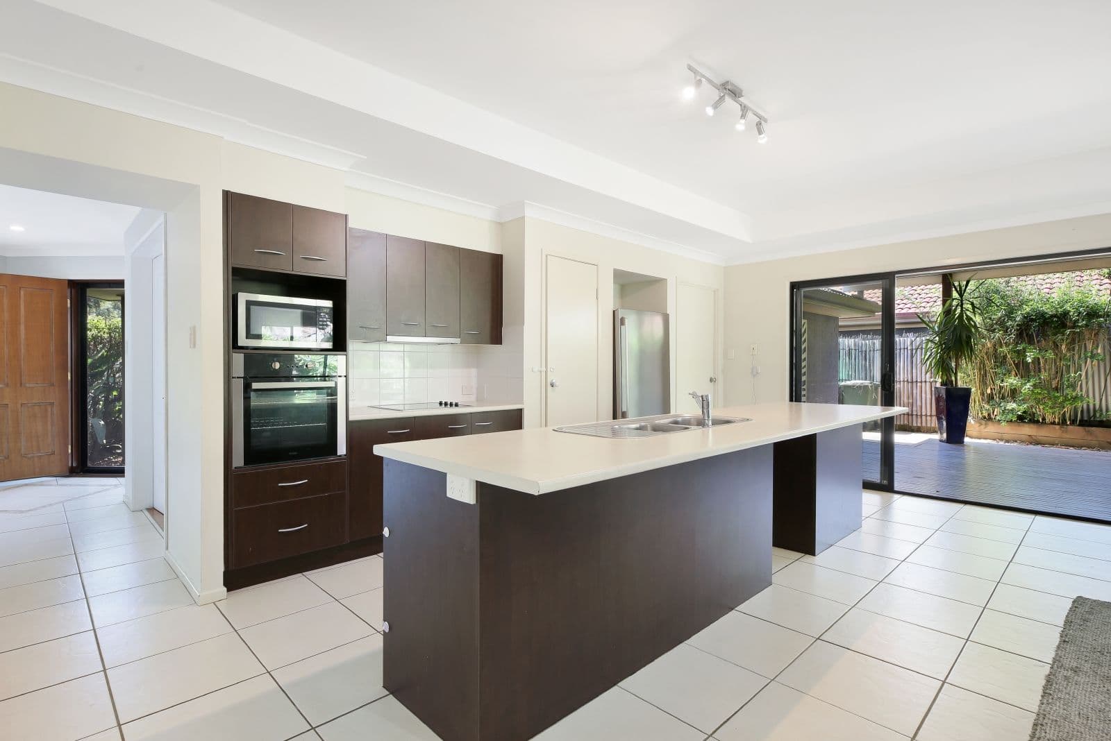 14 Roberts Drive, Maudsland QLD 4210, Maudsland - Thumbnail 2