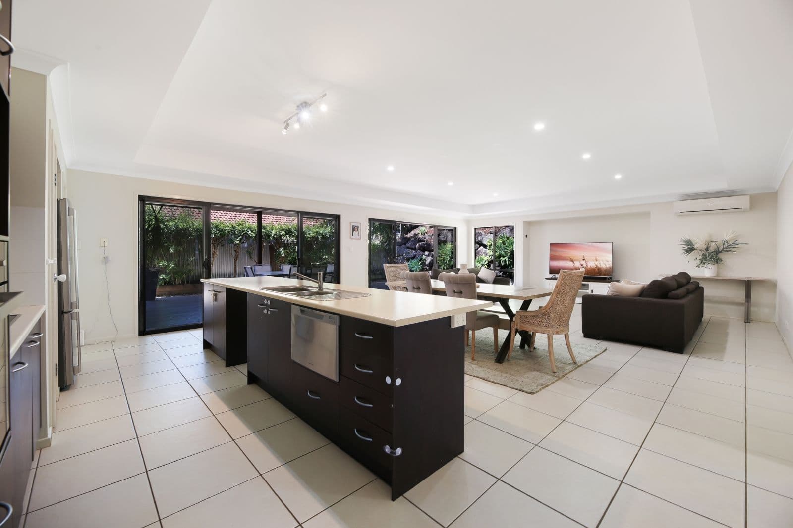 14 Roberts Drive, Maudsland QLD 4210, Maudsland - Thumbnail 4