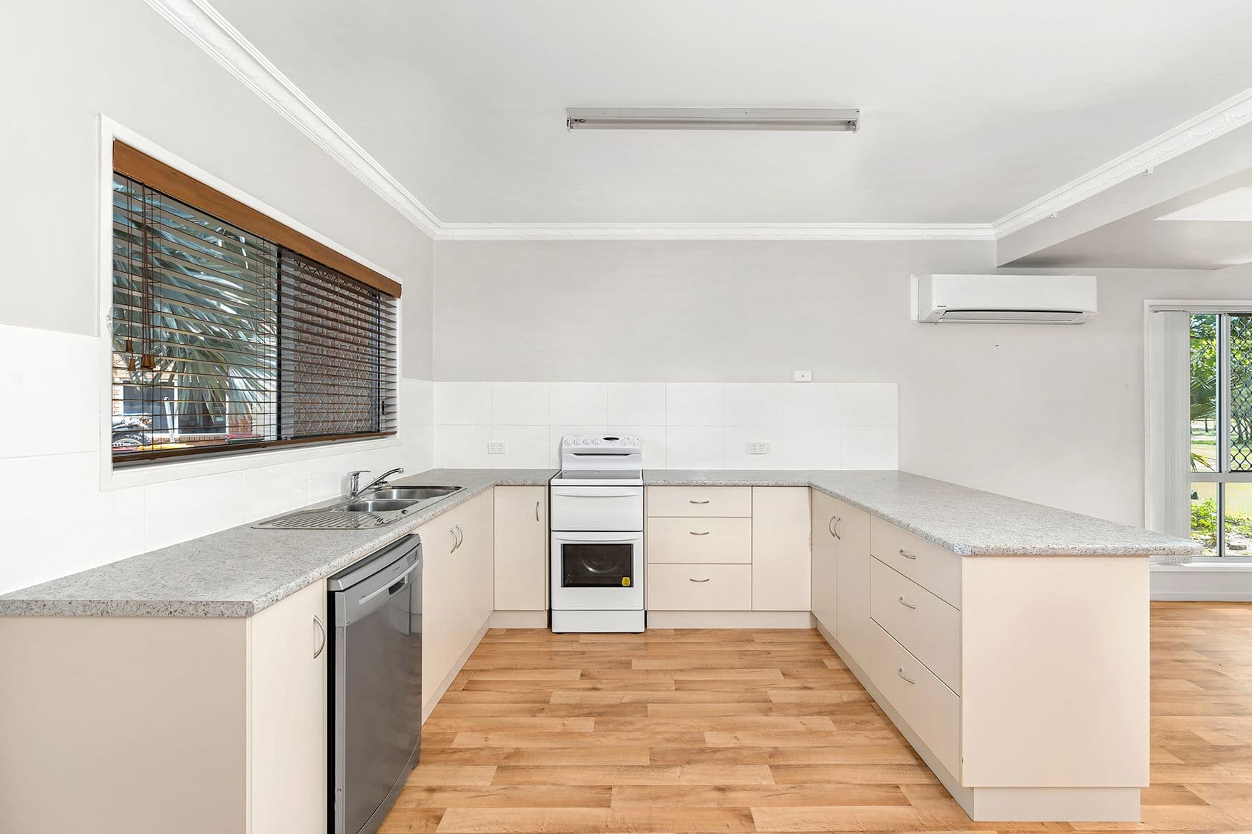 145 Egerton Street, Emerald QLD 4720, Emerald - Thumbnail 4