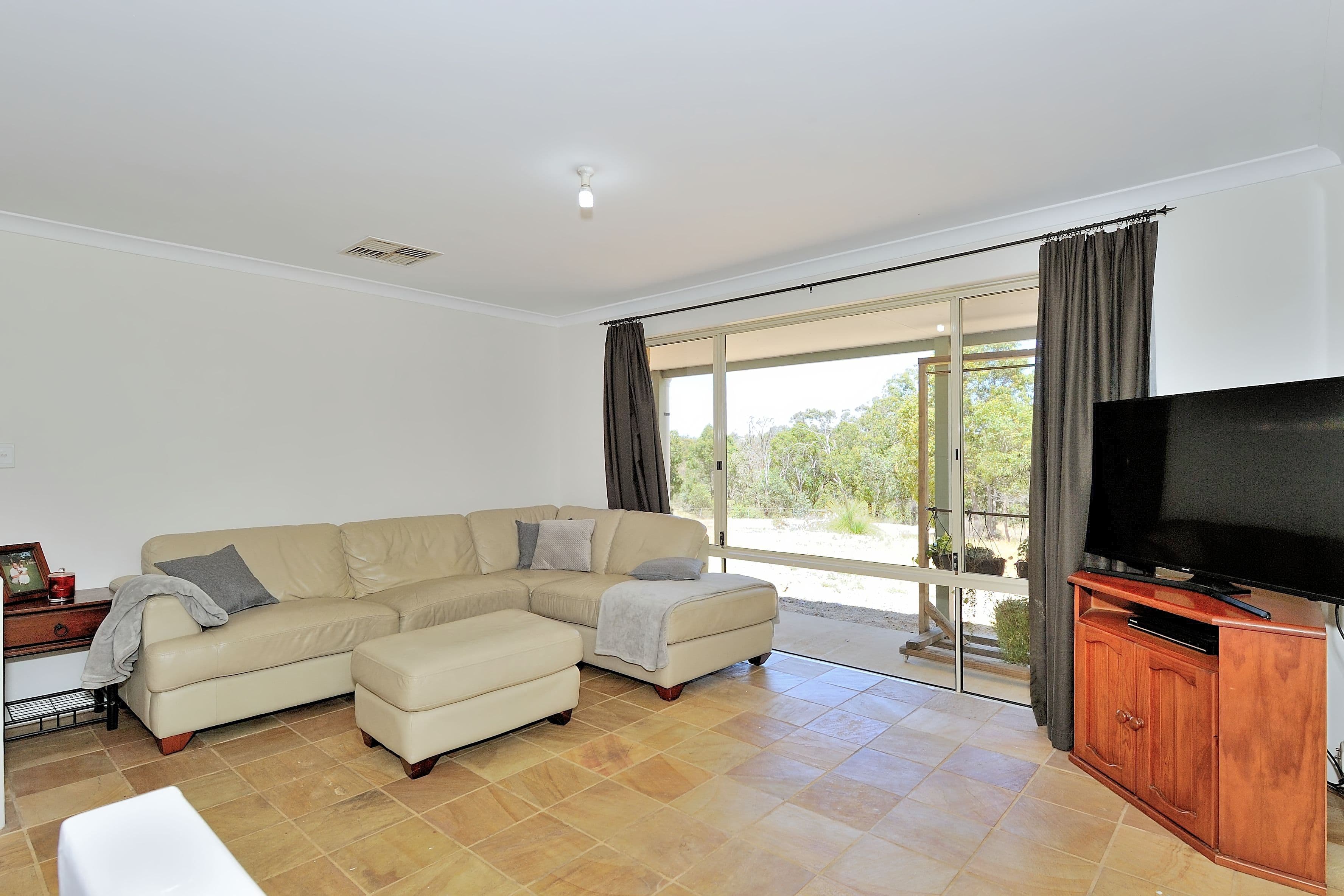 363 Meadowbrook Ramble, Bullsbrook WA 6084, Bullsbrook - Thumbnail 4