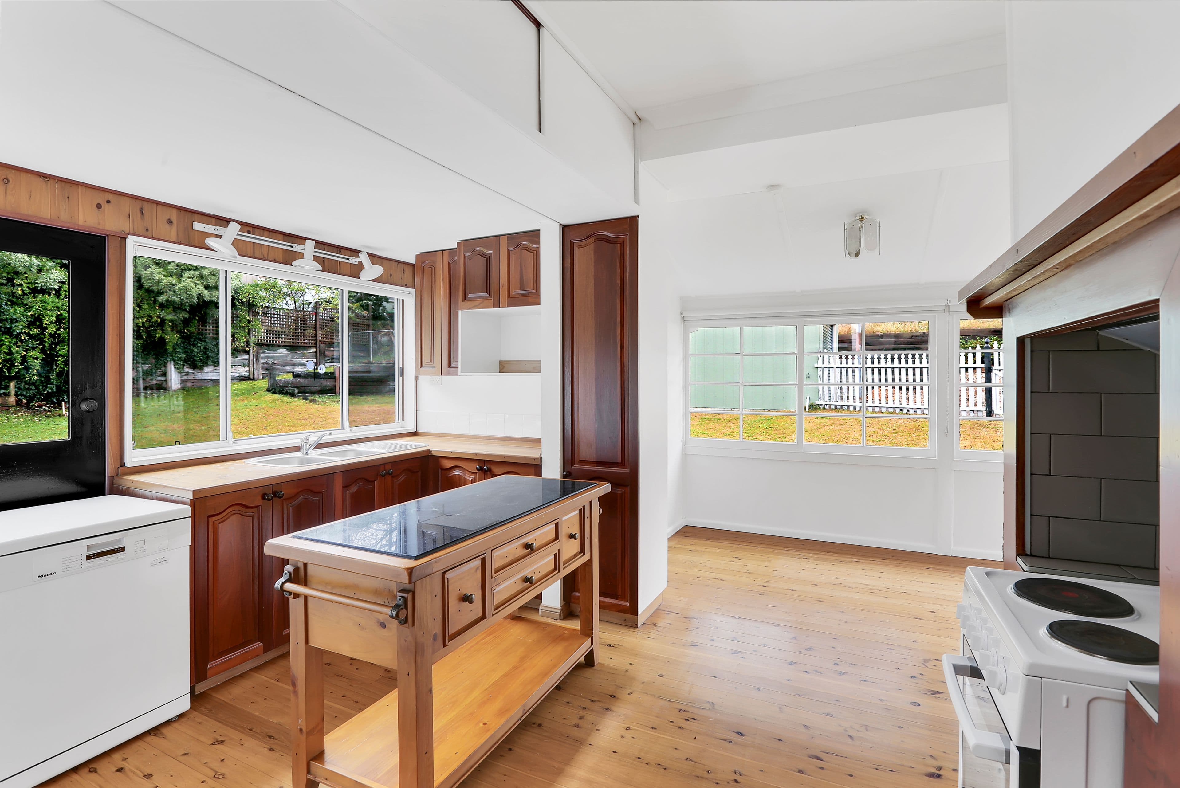 3 Thirroul Avenue, Blackheath - Thumbnail 2