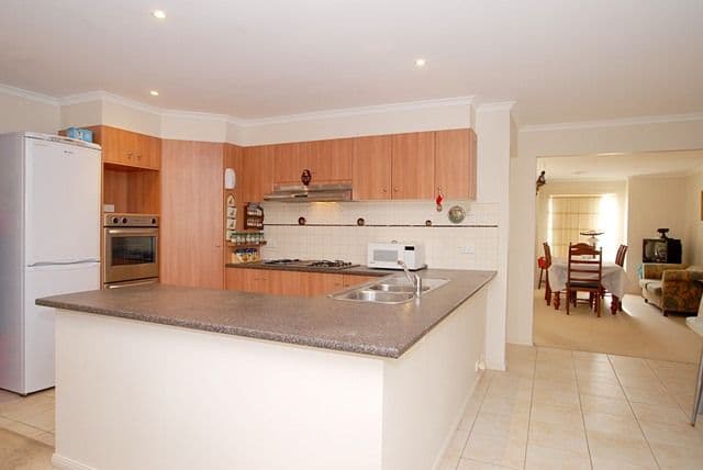 10 Mainsail Drive, WYNDHAM VALE VIC 3024, Wyndham Vale - Thumbnail 2