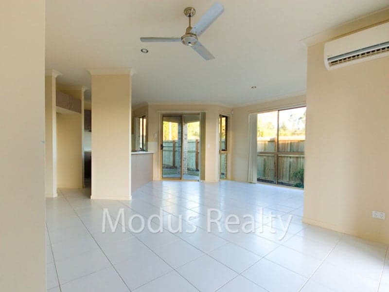 32 Cranberrie Crescent, Pimpama - Thumbnail 2