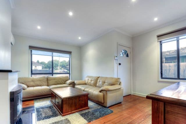 128 Boldrewood Parade, Reservoir VIC 3073, Reservoir - Thumbnail 2