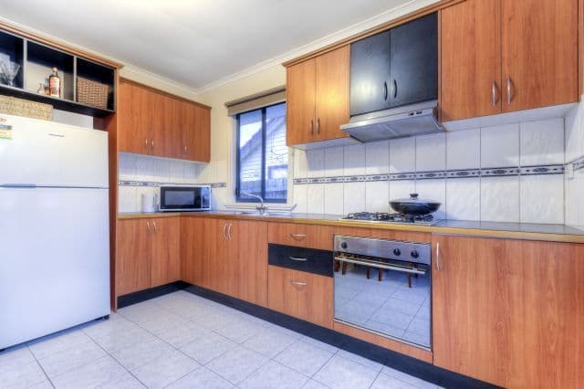128 Boldrewood Parade, Reservoir VIC 3073, Reservoir - Thumbnail 5