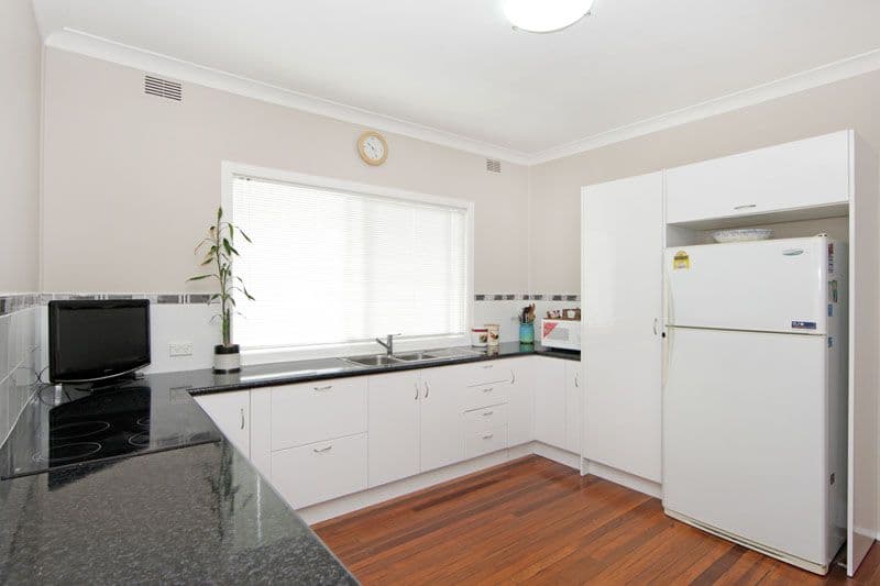 19 Flinders Avenue, KILLARNEY VALE NSW 2261, Killarney Vale - Thumbnail 2
