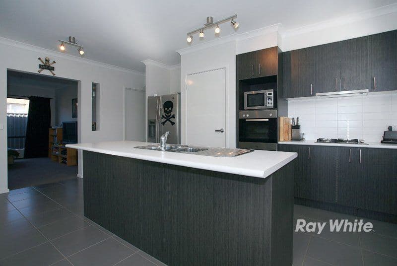 37 Perry Circuit, CRANBOURNE VIC 3977, Cranbourne North - Thumbnail 2