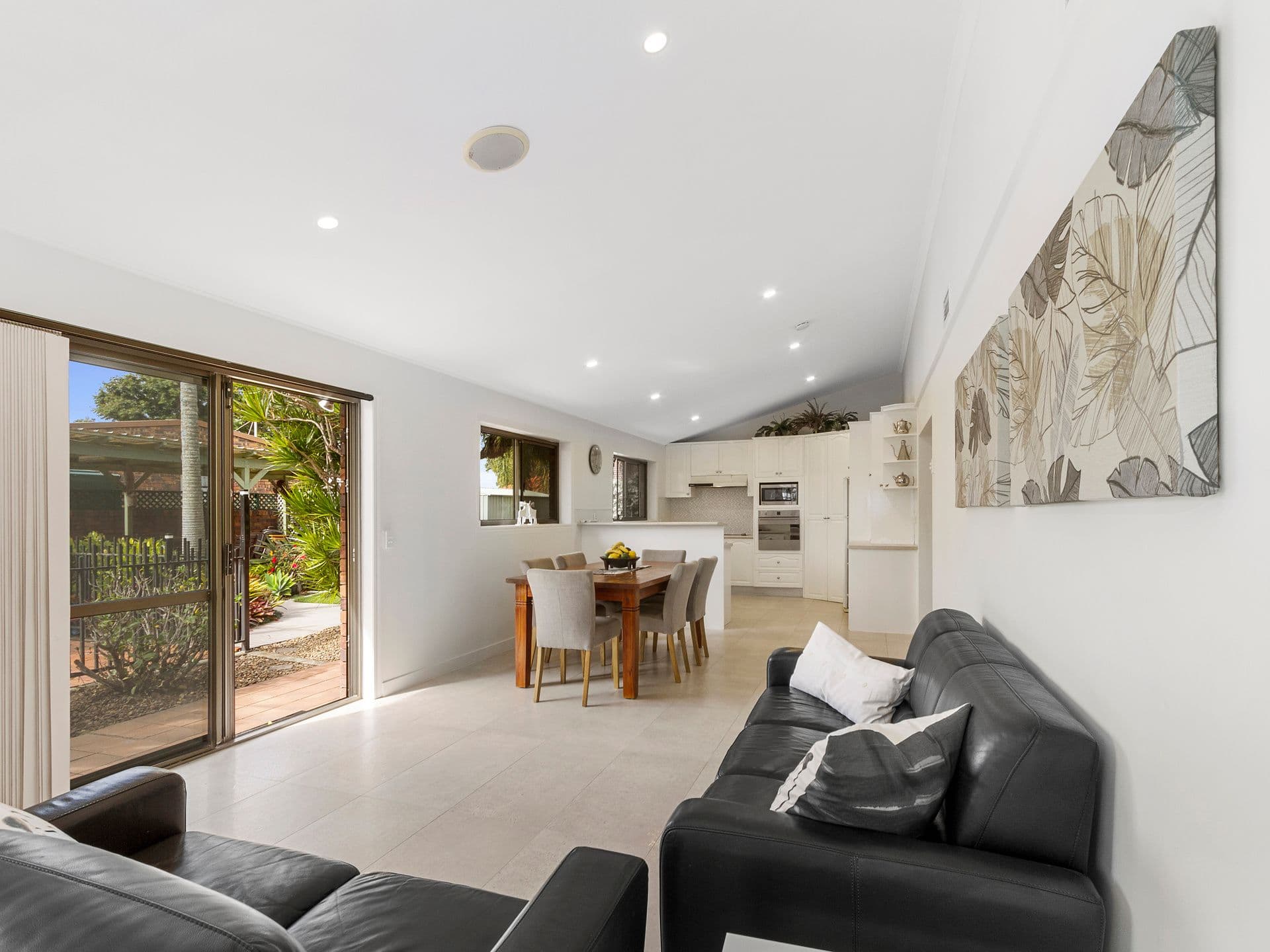 20 Simbai Street, Runaway Bay QLD 4216, Runaway Bay - Thumbnail 2