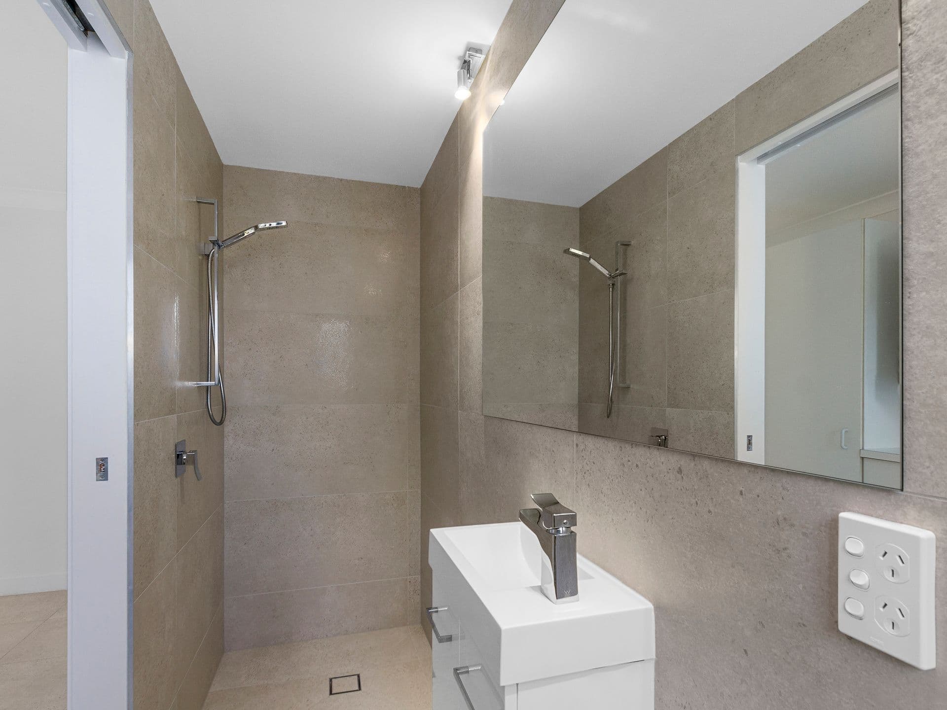 20 Simbai Street, Runaway Bay QLD 4216, Runaway Bay - Thumbnail 5