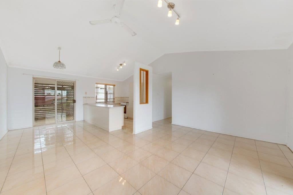 17 Erin Close, New Auckland QLD 4680, New Auckland - Thumbnail 6