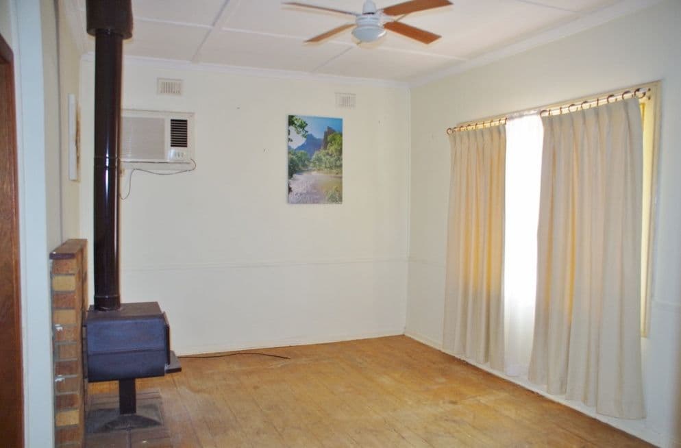 37 Railway Terrace, Renmark SA 5341, Renmark - Thumbnail 2