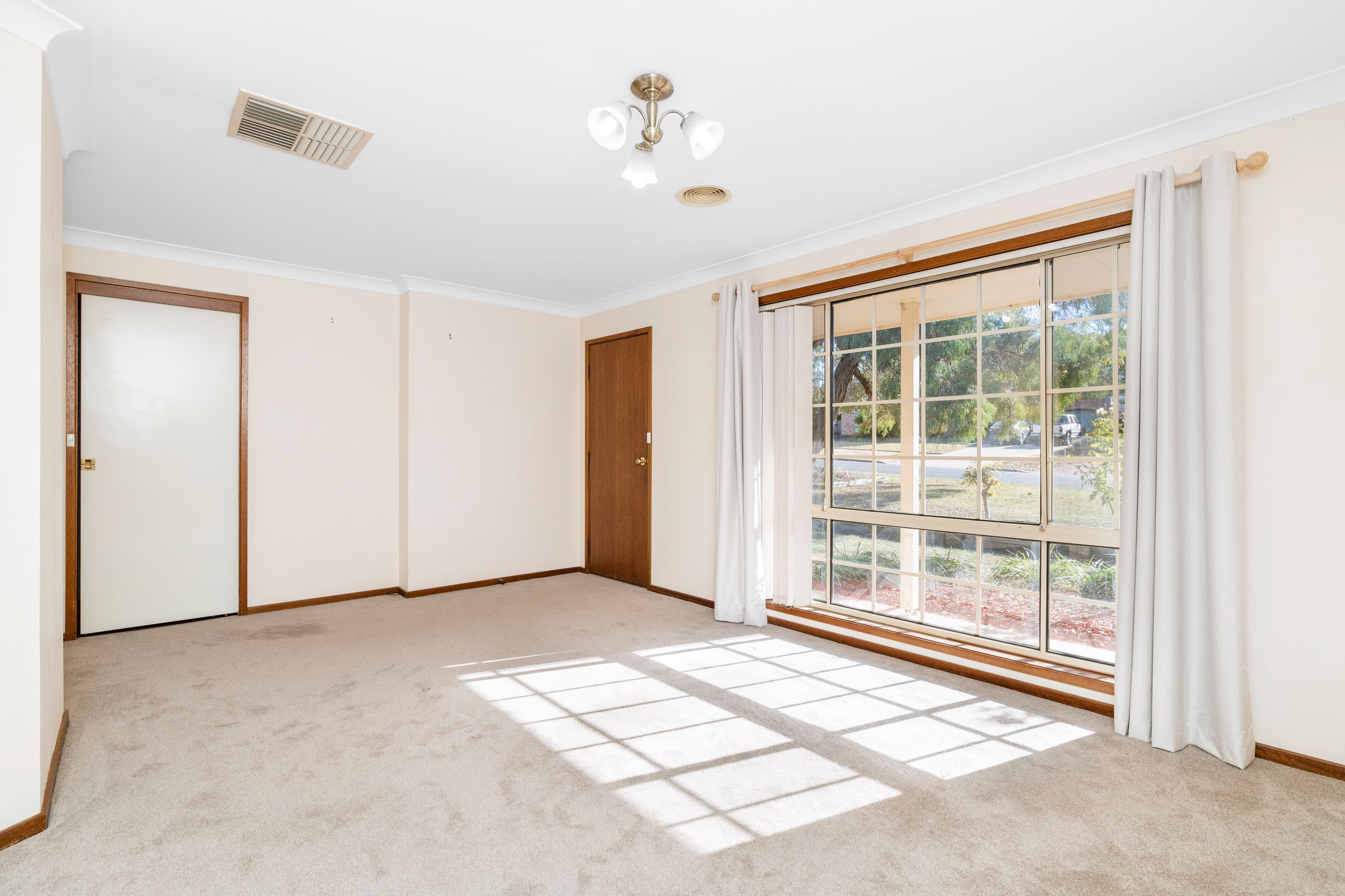 60 Pugsley Avenue, Estella NSW 2650, Estella - Thumbnail 3