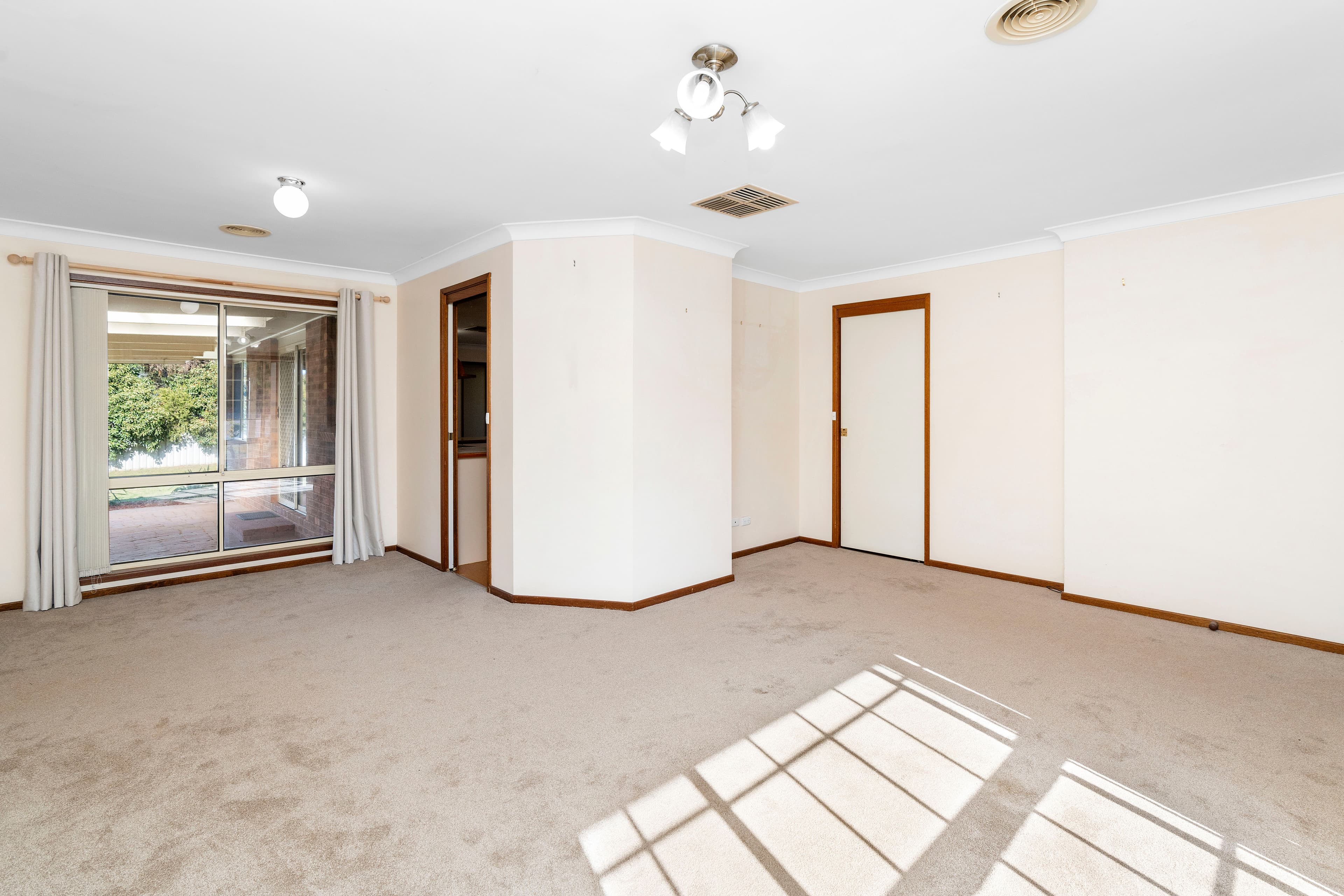 60 Pugsley Avenue, Estella NSW 2650, Estella - Thumbnail 4