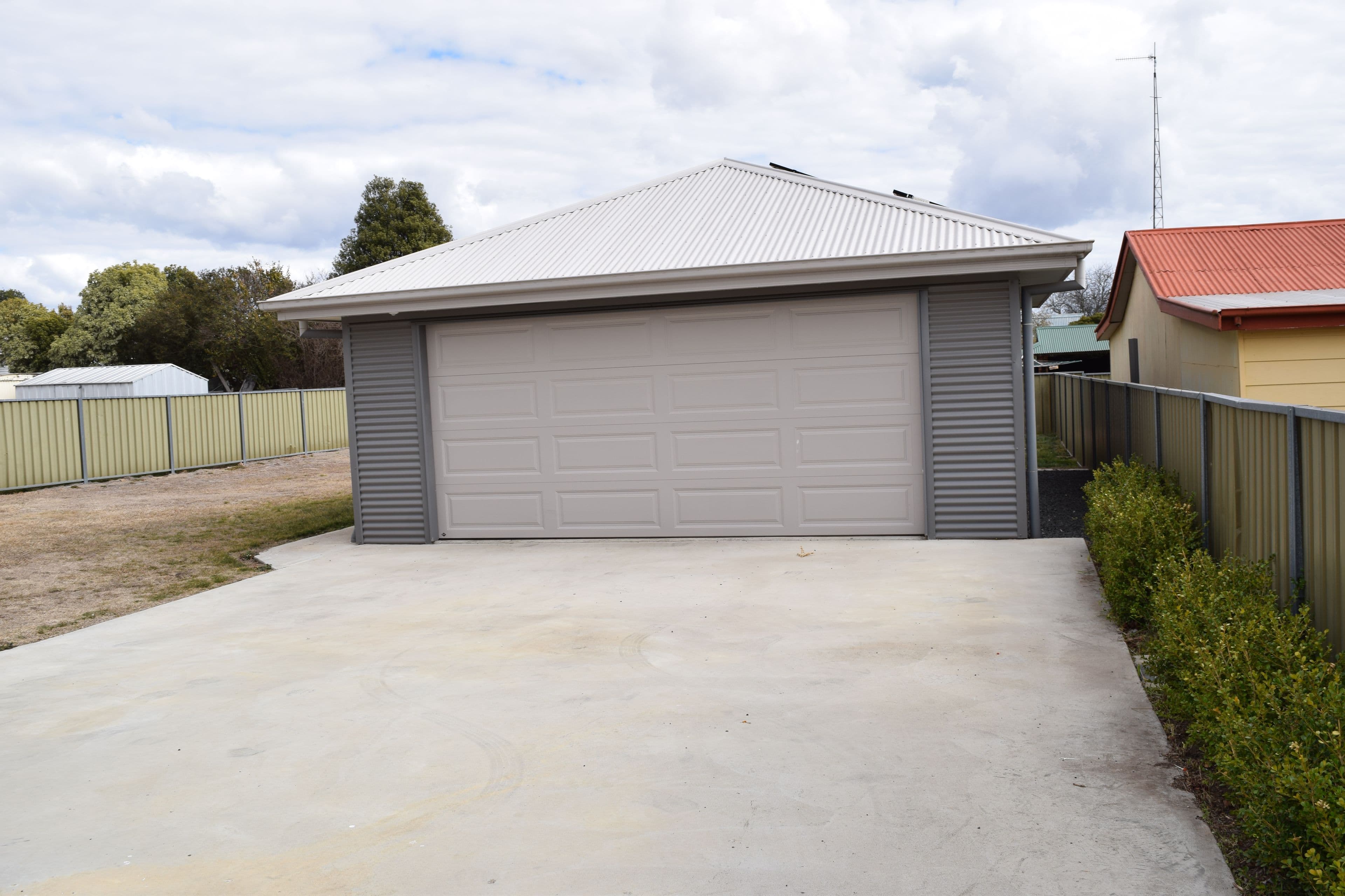 42 Prisk Street, Guyra NSW 2365, Guyra - Thumbnail 2