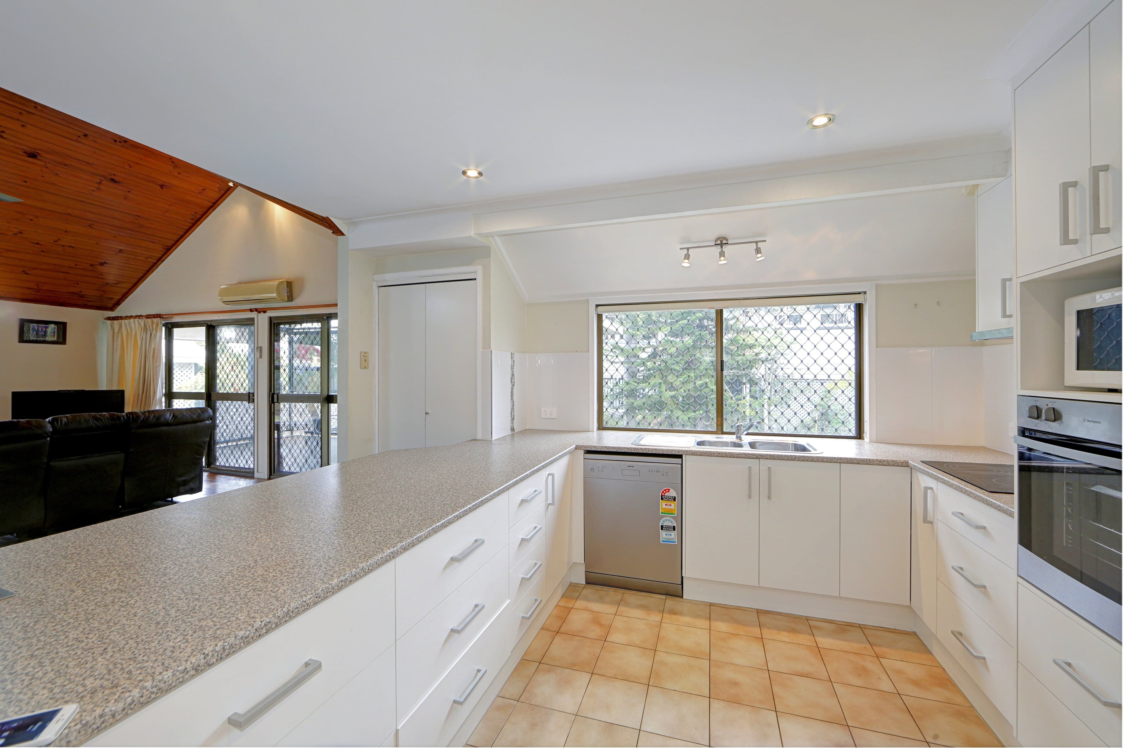 20 Burnett Street, Bundaberg South QLD 4670, Bundaberg South - Thumbnail 2
