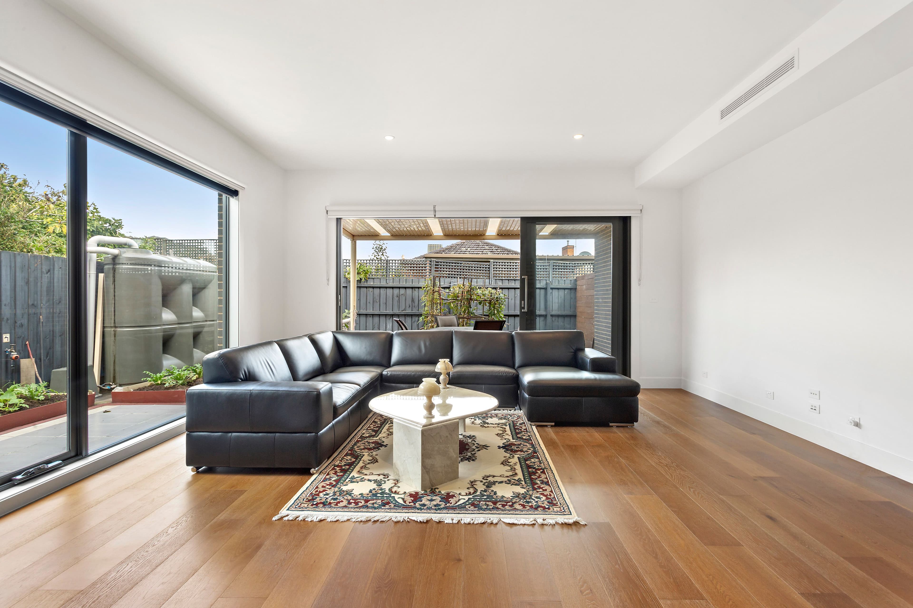 2/295 Blackshaws Road, Altona North - Thumbnail 2