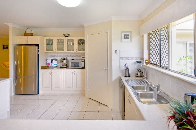 11 Brookside Avenue, NORMAN GARDENS QLD 4701, Norman Gardens - Thumbnail 2