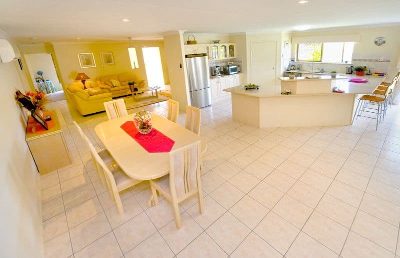 11 Brookside Avenue, NORMAN GARDENS QLD 4701, Norman Gardens - Thumbnail 4