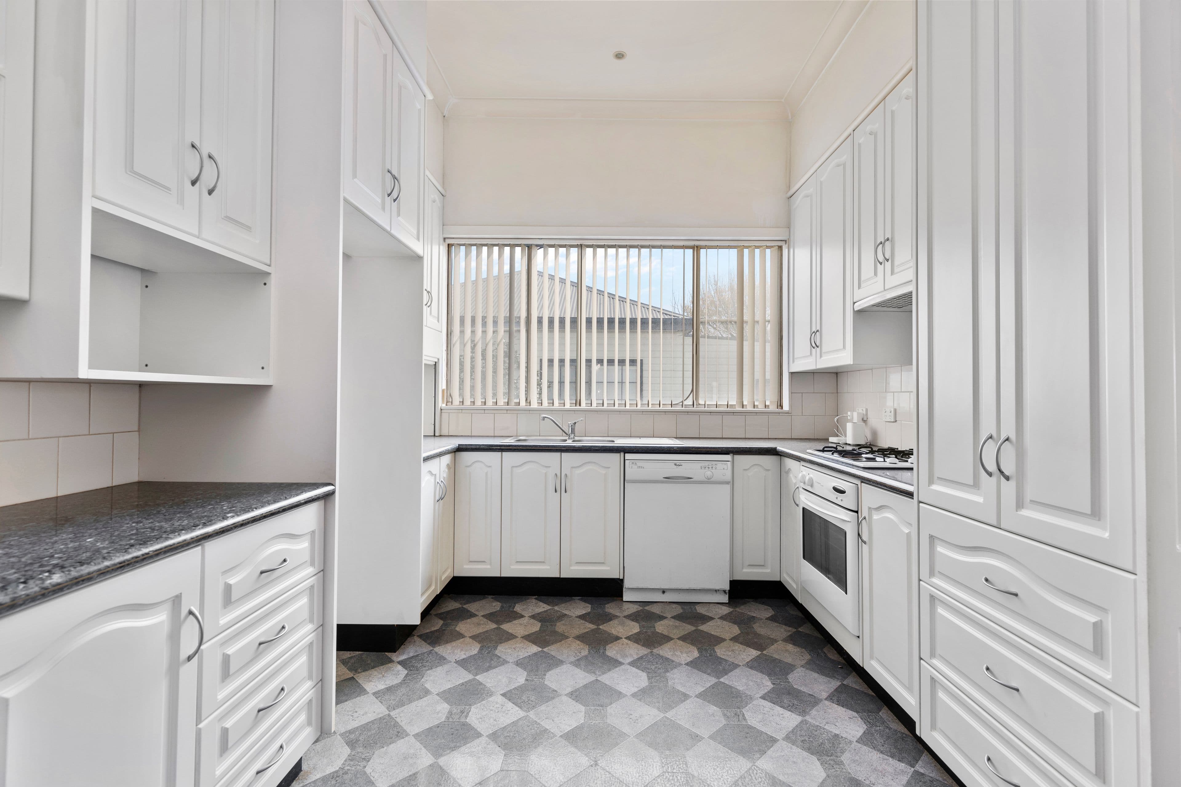 10 Elizabeth Street, Junee NSW 2663, Junee - Thumbnail 2