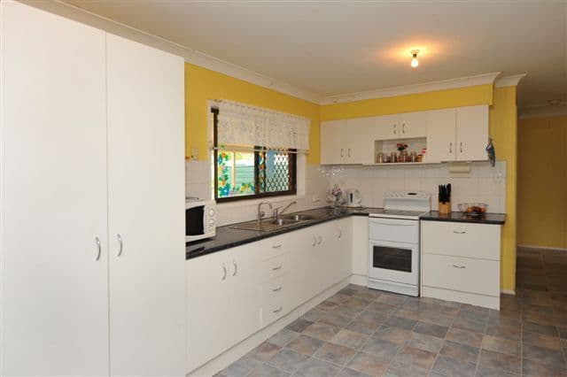 27 Graman Street, KINGSTHORPE QLD 4400, Kingsthorpe - Thumbnail 2