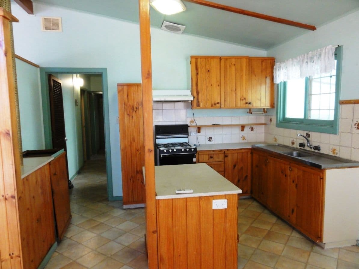 581 O'Neil Street, BROKEN HILL NSW 2880, Broken Hill - Thumbnail 2