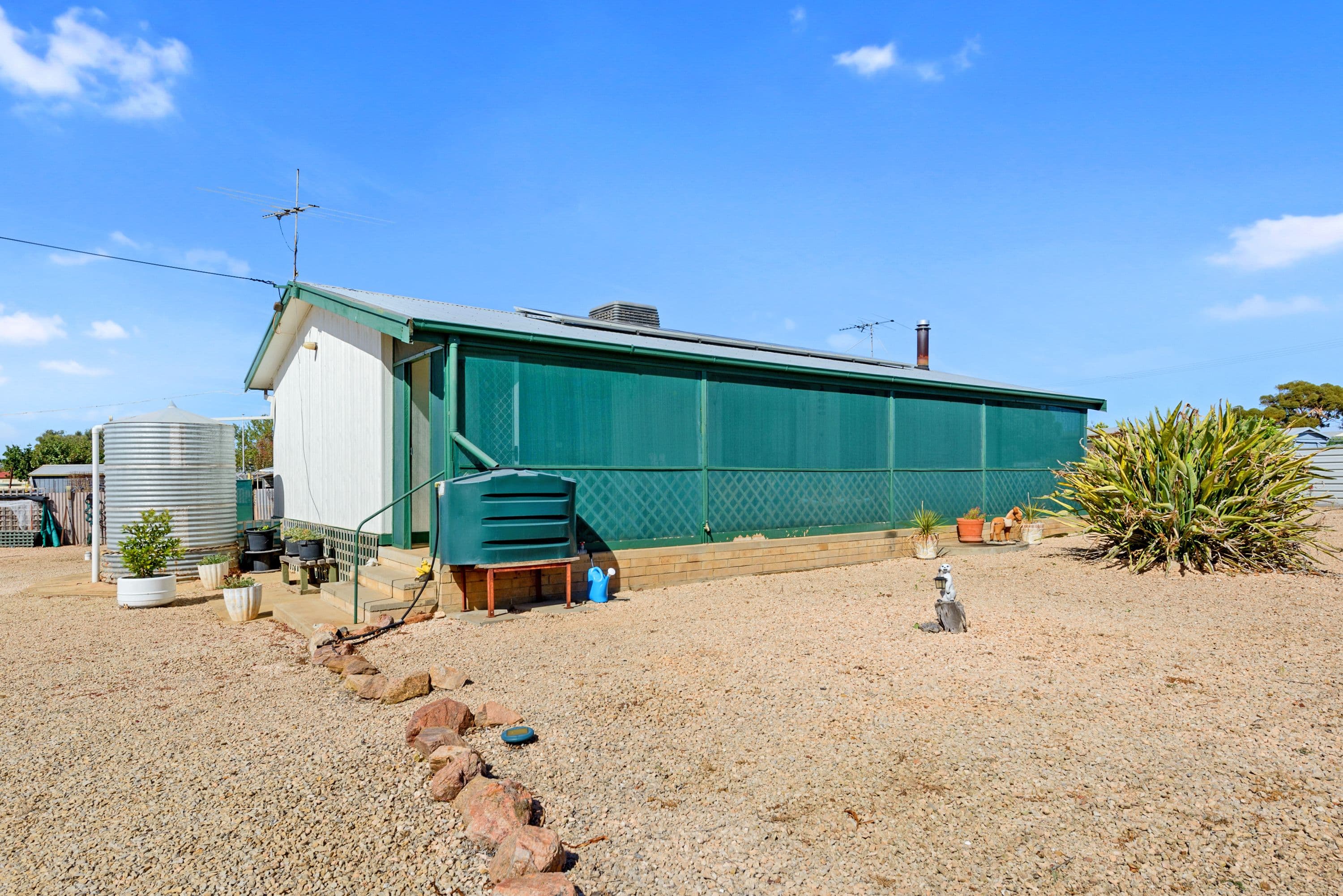 8 South Shore Avenue, Sanctuary Lakes - Image 1