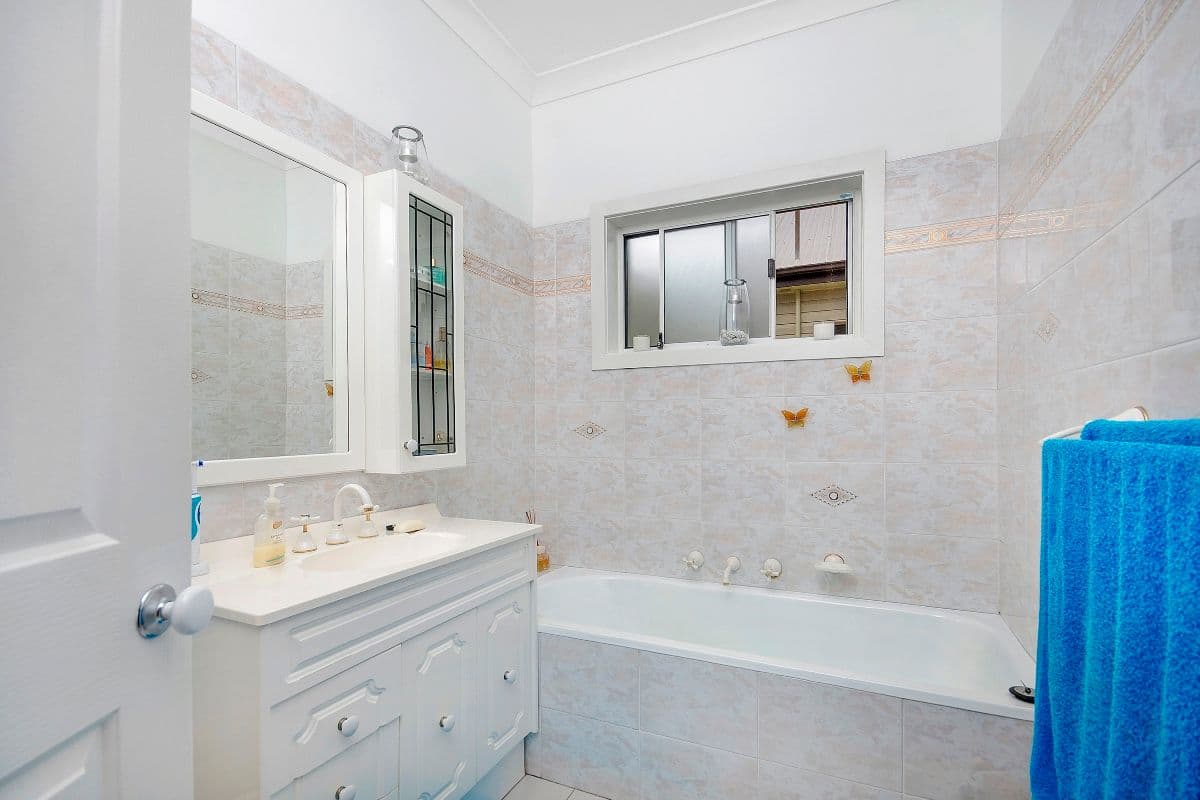 13 Royal Crescent, WOONONA NSW 2517, Woonona - Thumbnail 4