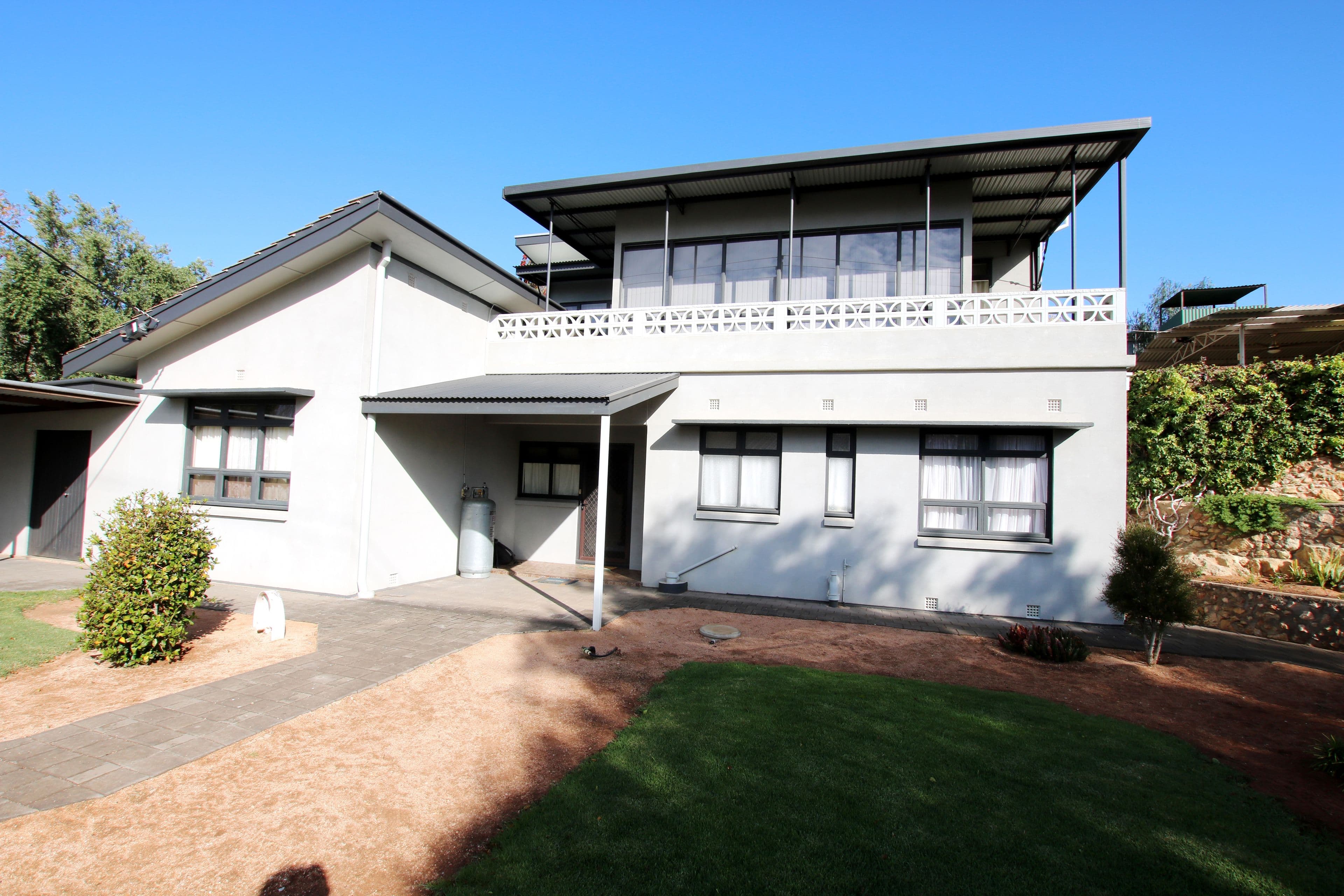 17 Coombe Terrace, Waikerie SA 5330, Waikerie - Thumbnail 2