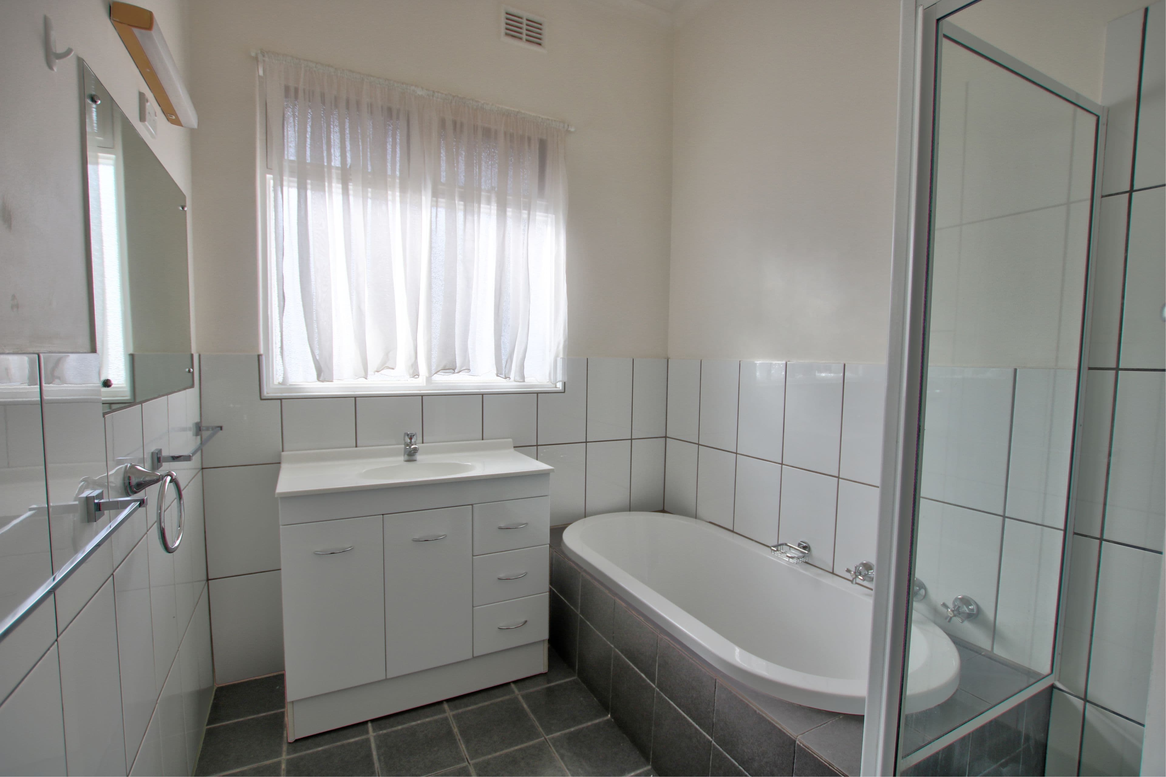 17 Coombe Terrace, Waikerie SA 5330, Waikerie - Thumbnail 4