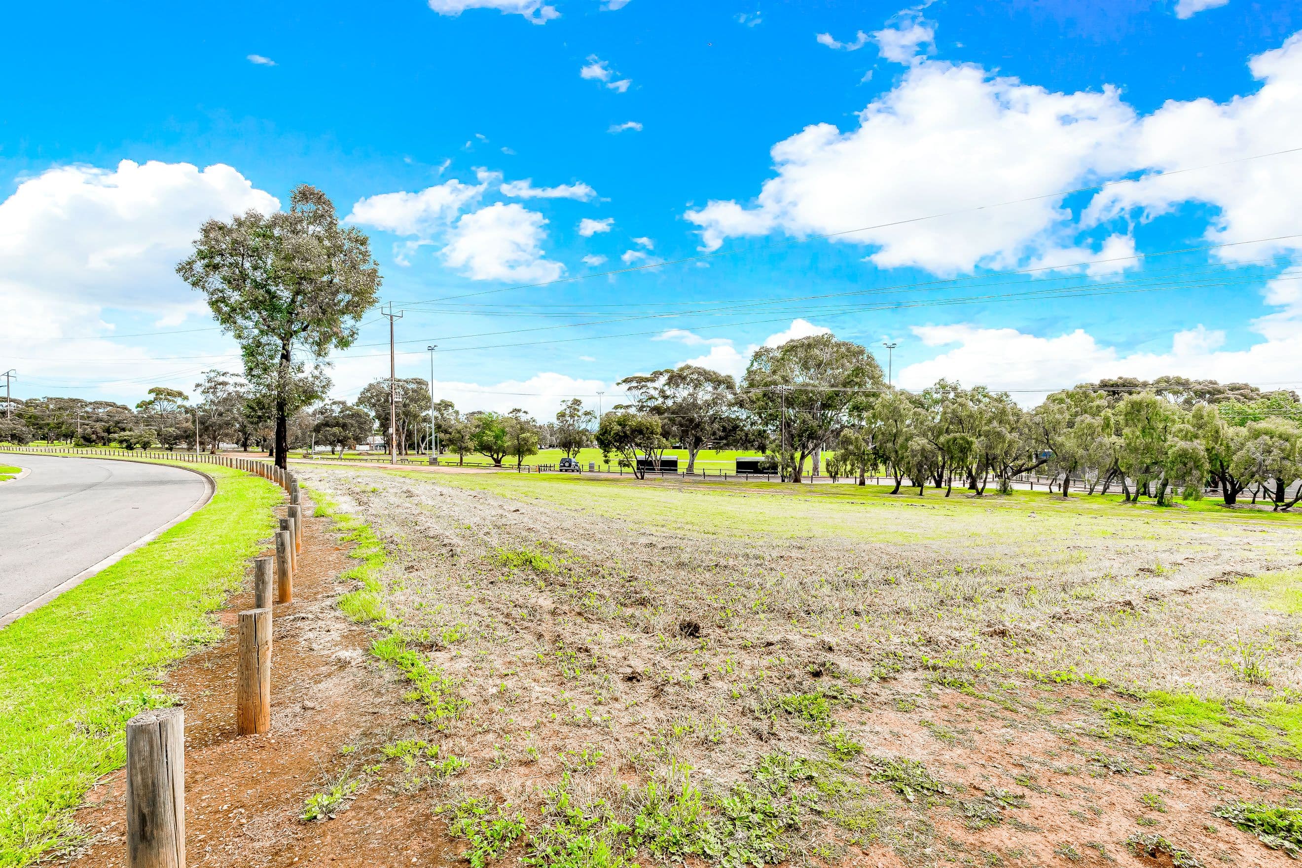9 Gunnawarra Crescent, Craigmore SA 5114, Craigmore - Thumbnail 4