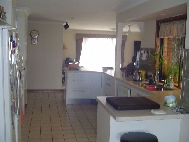 6 Lesley Avenue, CABOOLTURE QLD 4510, Caboolture - Thumbnail 2